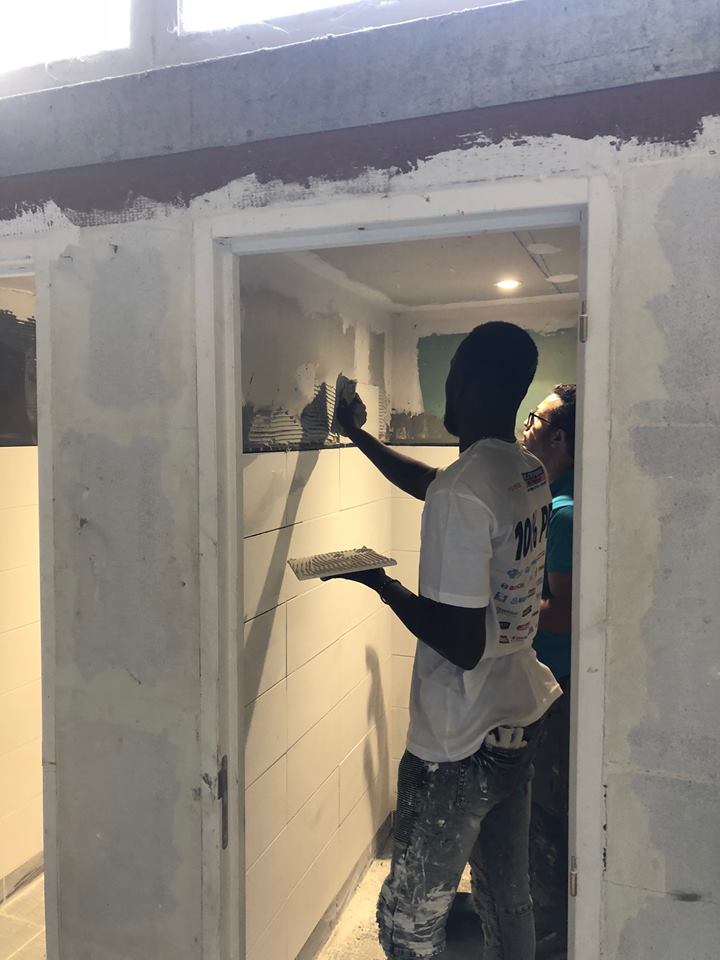 You are currently viewing Notre équipe bâtiment à créé des sanitaires dans notre « Atelier » .